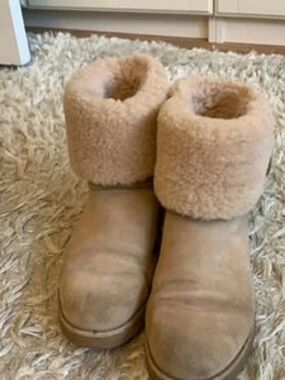 UGG Classic Short Boot in Light Tan Suede